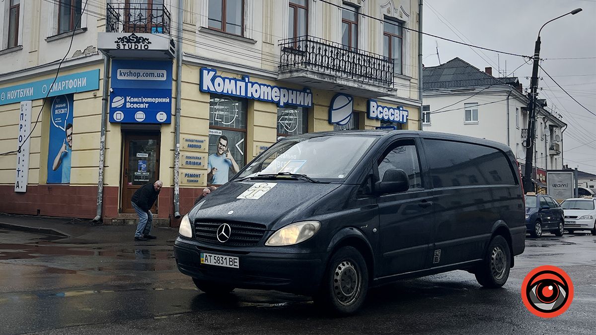 Коломияни зустрічали скорботний кортеж з тілом захисника Івана Борейка 3