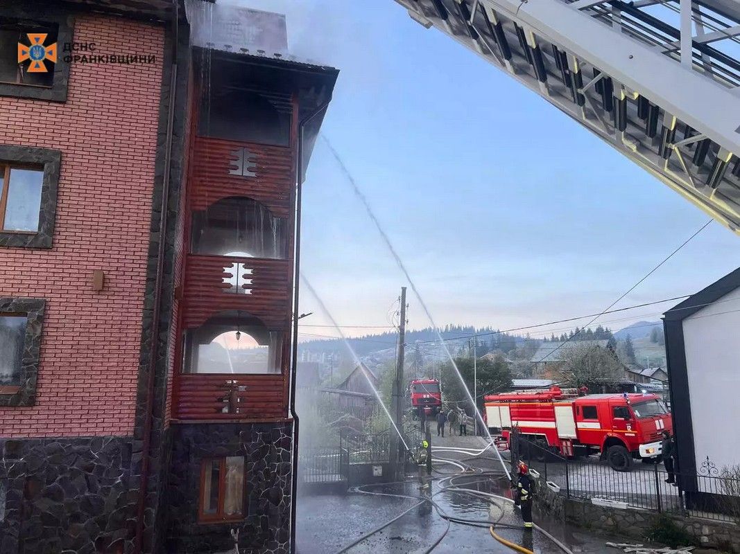 Серед ночі спалахнула пожежа готелю в курортному селищі на Прикарпатті 3