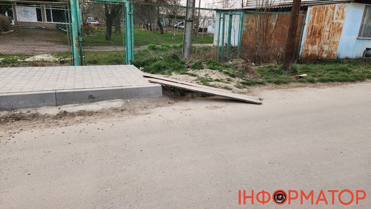 ̶Б̶Е̶З̶бар'єрний тротуар: як облаштували пішохідну доріжку на Шевченківському озері 1