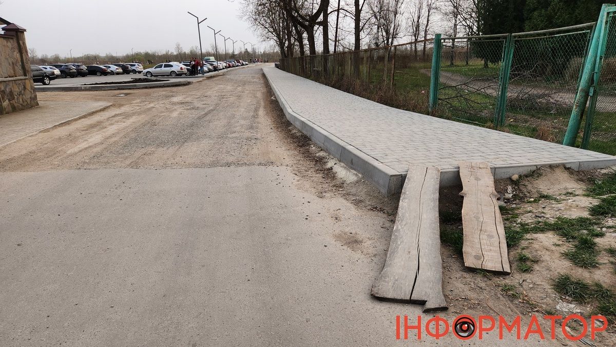 ̶Б̶Е̶З̶бар'єрний тротуар: як облаштували пішохідну доріжку на Шевченківському озері 2