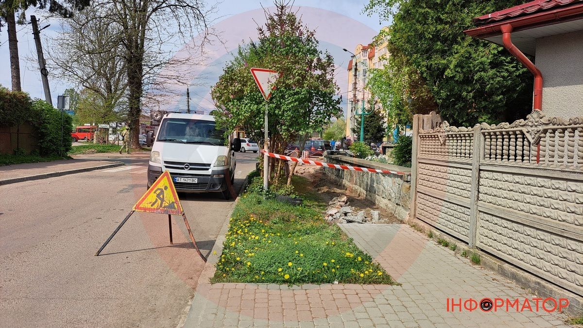 У Коломиї проводять благоустрій території біля пам'ятника Чорнобильцям 5