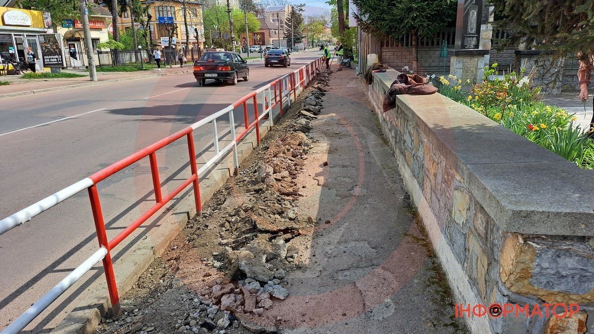 У Коломиї проводять благоустрій території біля пам'ятника Чорнобильцям 3