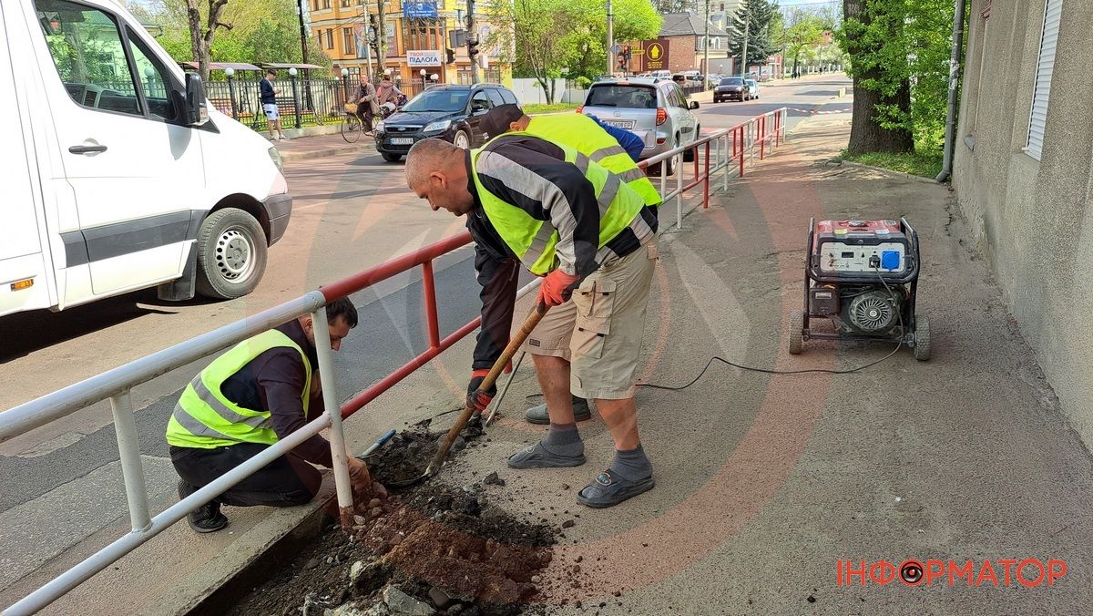 У Коломиї проводять благоустрій території біля пам'ятника Чорнобильцям 2