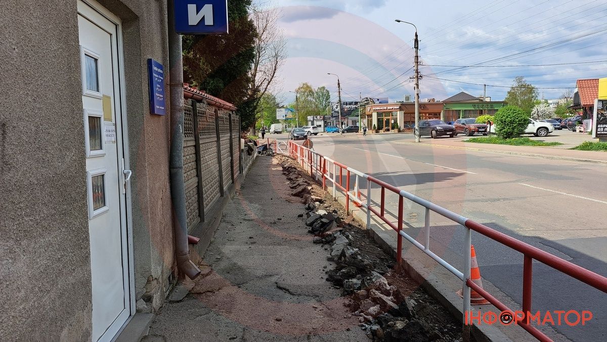 У Коломиї проводять благоустрій території біля пам'ятника Чорнобильцям 1