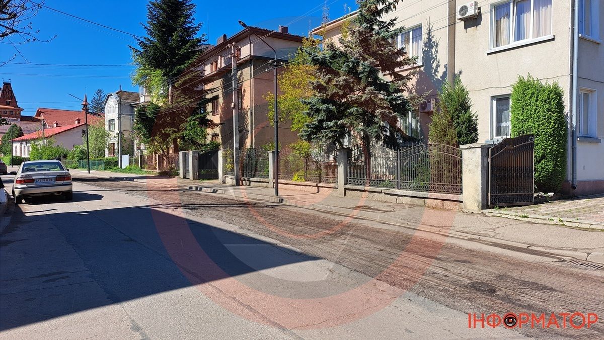 Через дорожні роботи на початку вул. Петлюри у Коломиї ускладнено рух 3