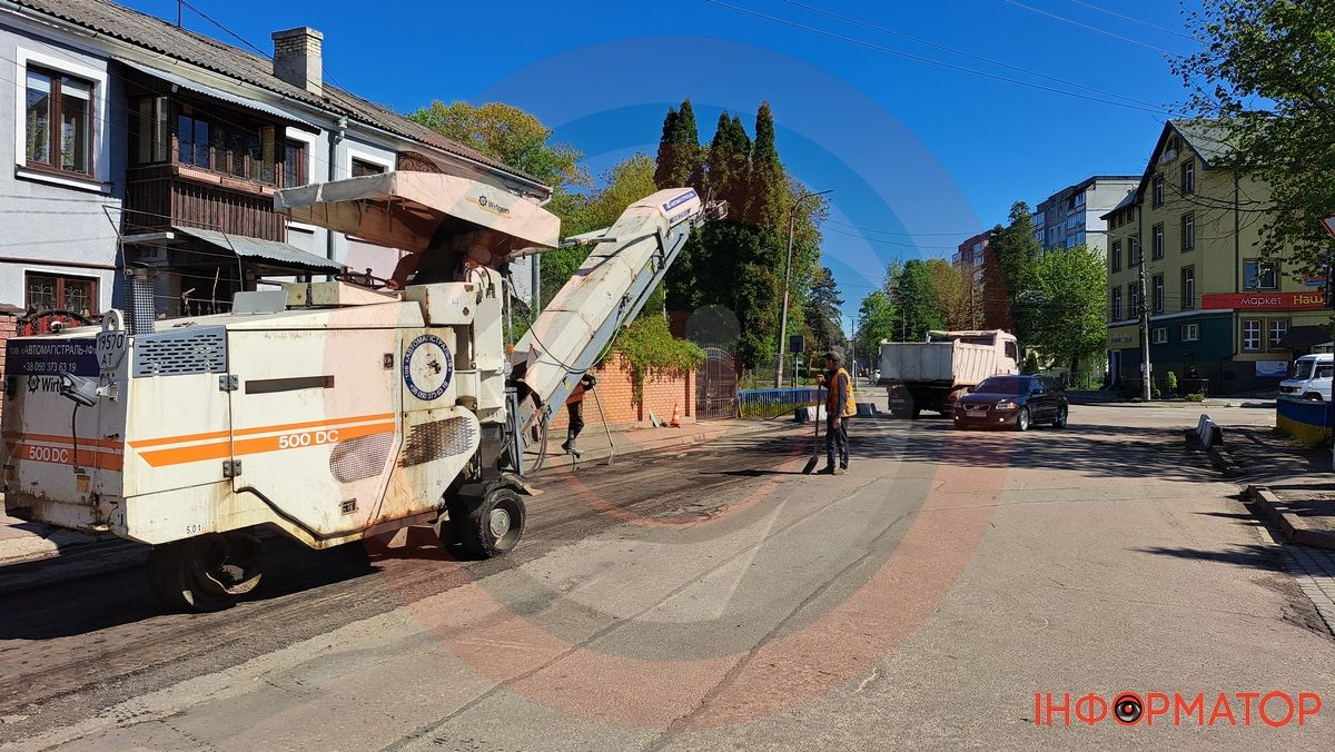 Через дорожні роботи на початку вул. Петлюри у Коломиї ускладнено рух 2