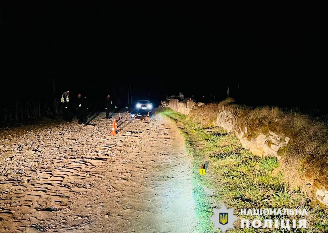 Вночі у Космачі хлопці на мотоциклі врізалися в кам’яну огорожу: є загиблий 2