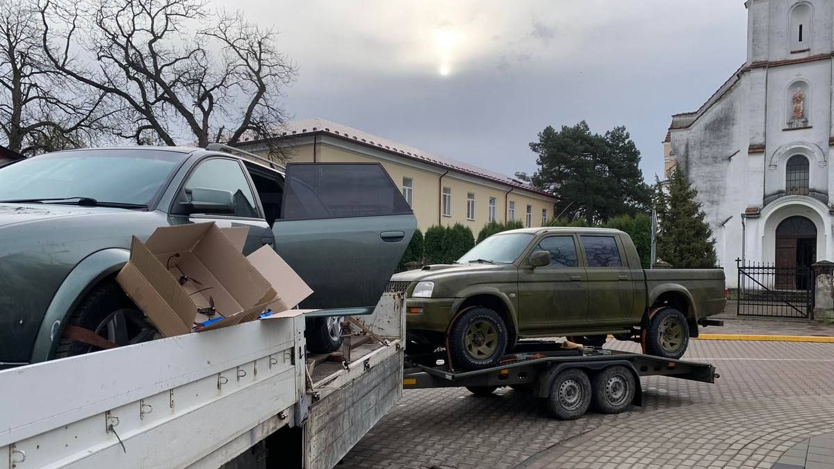 Кутська громада відправила захисникам понад два десятка дронів та дві автівки 1