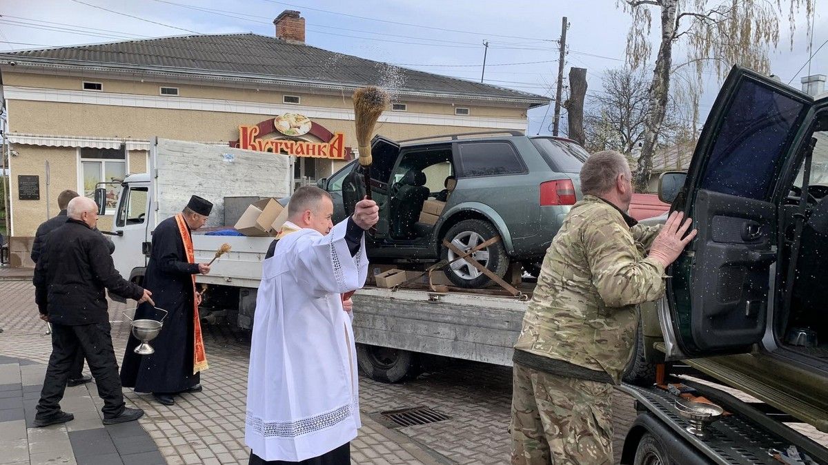 Кутська громада відправила захисникам понад два десятка дронів та дві автівки