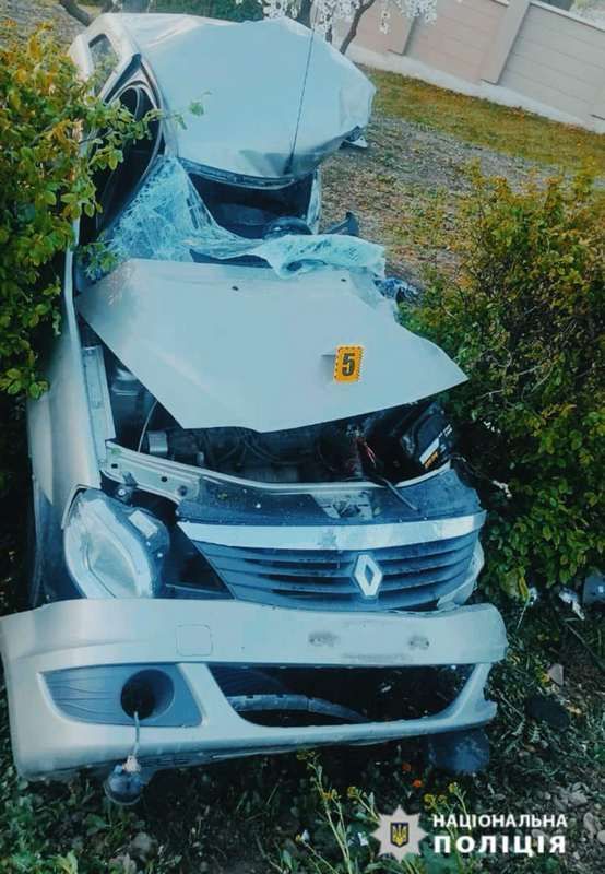 На вихідних у ДТП на Прикарпатті травмувалось троє людей та загинув водій 2