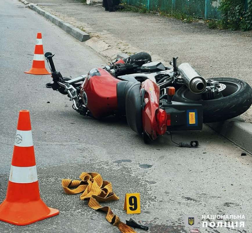 У Надвірній зіткнулись мікроавтобус та мотоцикл: є травмовані 1