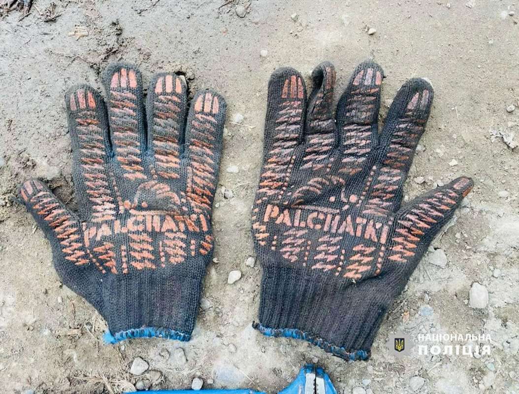 Четверо чоловіків з П'ядик обікрали підприємство на Коломийщині. Їх затримала поліція 2