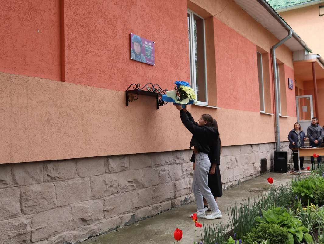 Герою з Коломийської громади Назару Христану відкрили меморіальну дошку 4