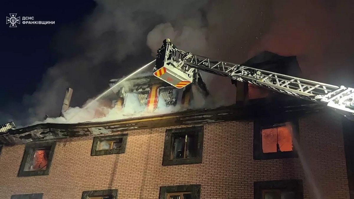 Серед ночі спалахнула пожежа готелю в курортному селищі на Прикарпатті 4