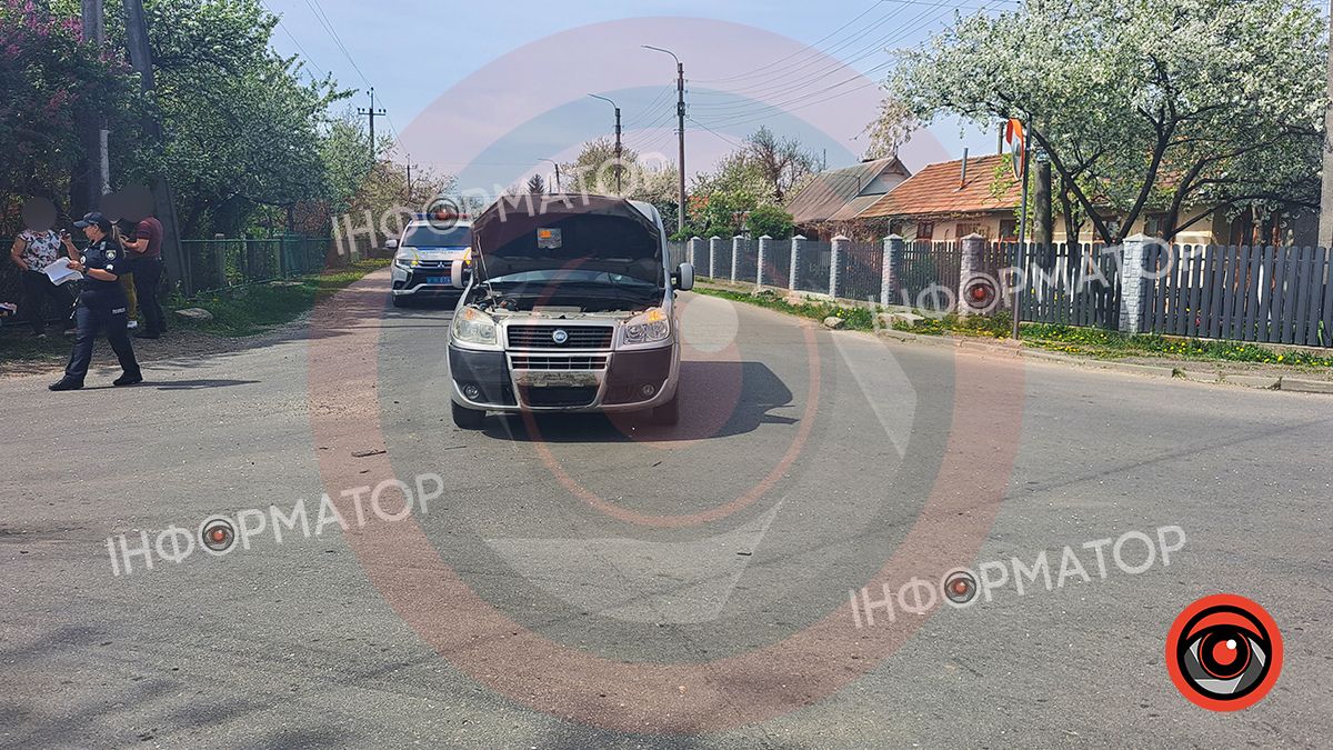 Ніби прокляте: на перехресті вулиць Січинського та Старицького у Коломиї зіткнулися три автівки 2