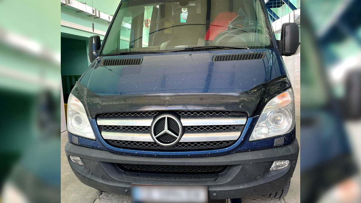 Прикордонники затримали чоловіка, який намагався незаконно ввезти в Україну електронних сигарет на понад пів мільйона гривень 1