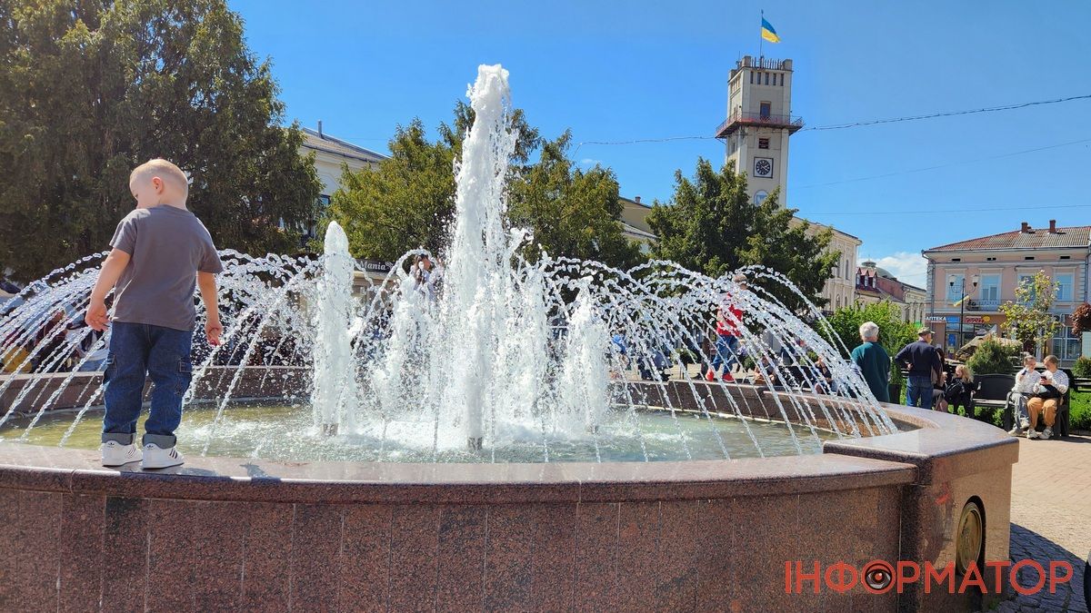 У Коломиї запрацював фонтан 3