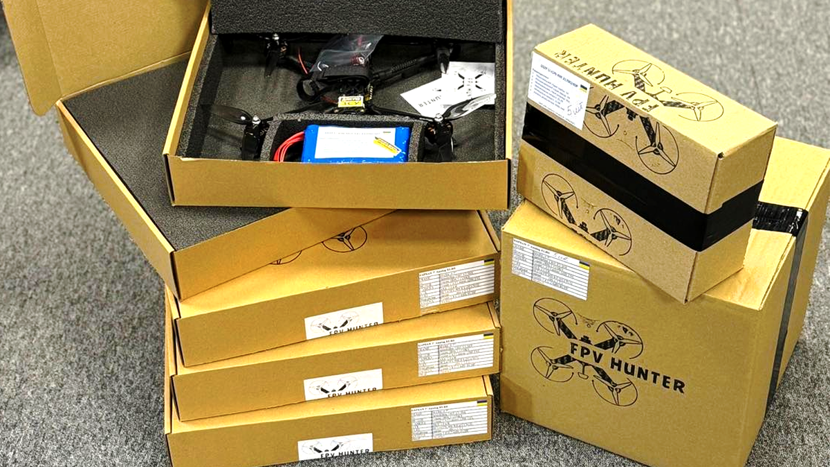 Кутська селищна рада передала захисниками FPV-дрони та квадрокоптер MAVIC 1