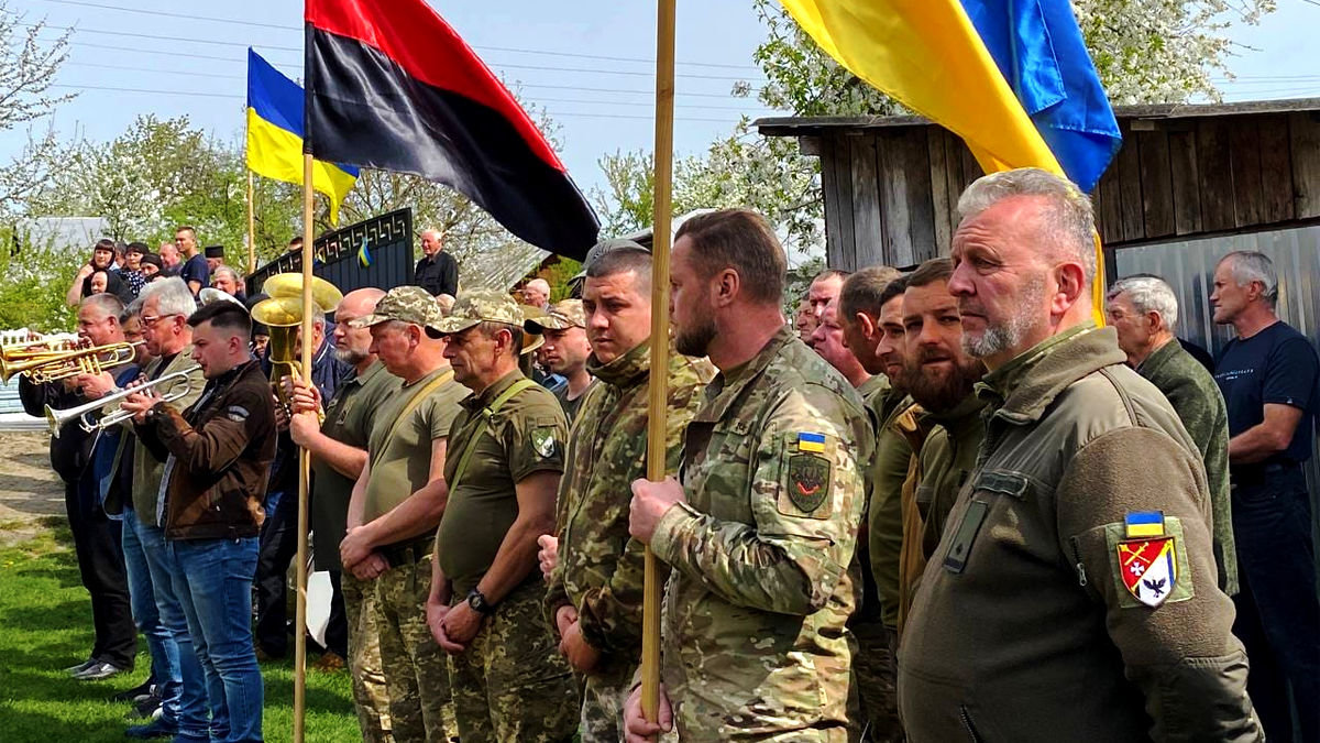 На Городенківщині попрощалися з загиблим воїном Романом Ленчовським 1