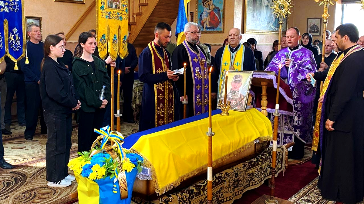 На Городенківщині попрощалися з загиблим воїном Романом Ленчовським 4