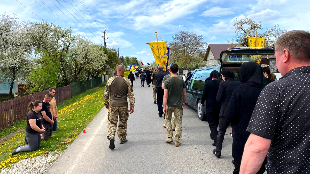 На Городенківщині попрощалися з загиблим воїном Романом Ленчовським 5