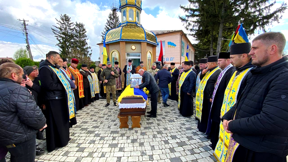 "На щиті" до Городенки повернувся захисник Петро Гулин