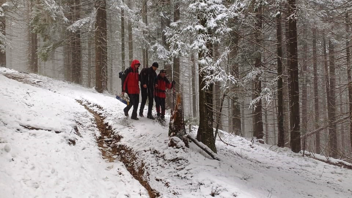 Неподалік Ворохти рятували знесиленого туриста 2