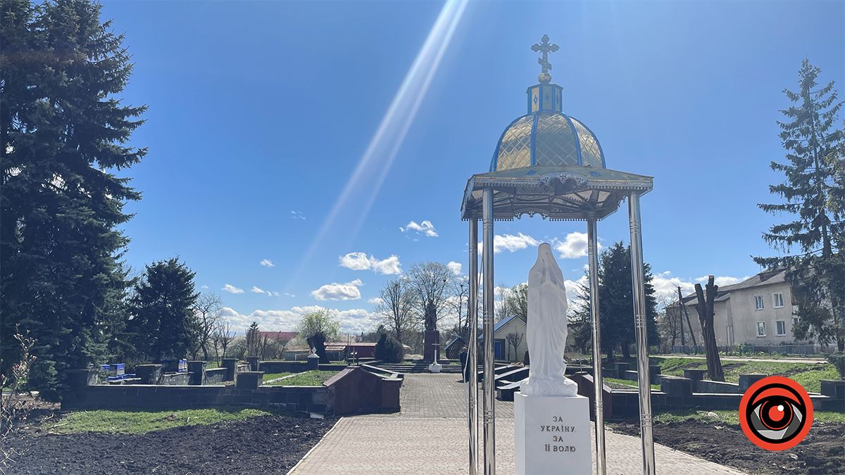 Без совітського солдата і на оновленій площі: як планують змінити меморіал воїнам у центрі Гвіздця 2