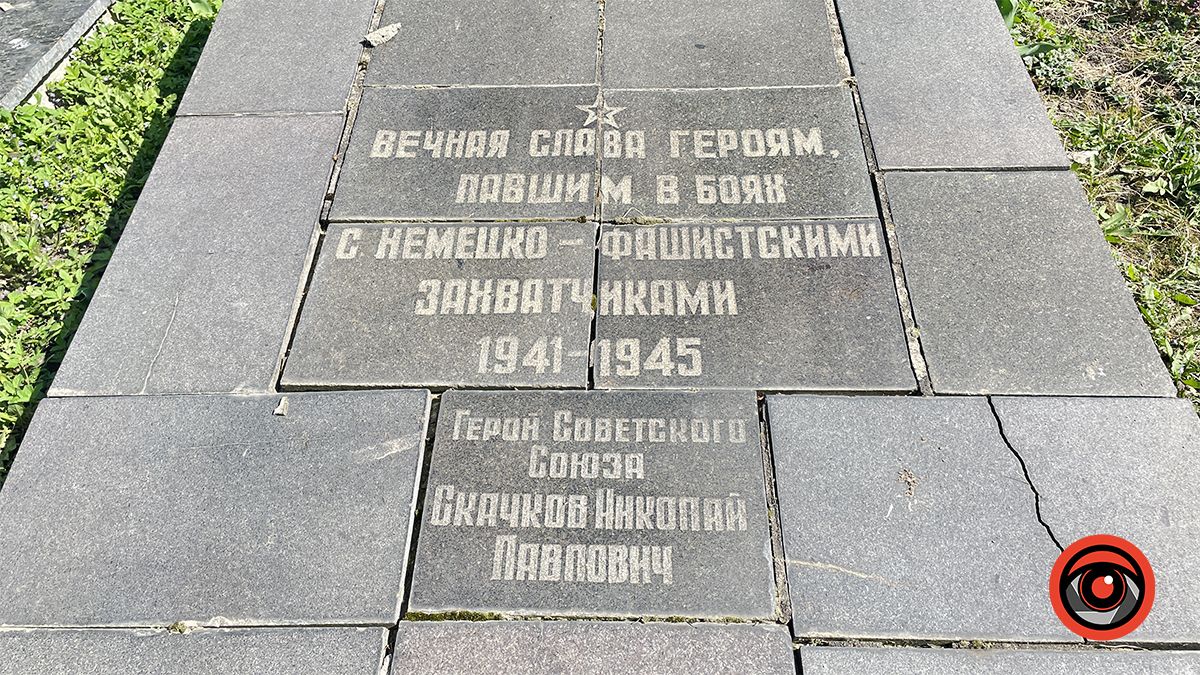 Без совітського солдата і на оновленій площі: як планують змінити меморіал воїнам у центрі Гвіздця 3