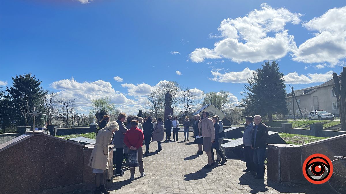 Без совітського солдата і на оновленій площі: як планують змінити меморіал воїнам у центрі Гвіздця