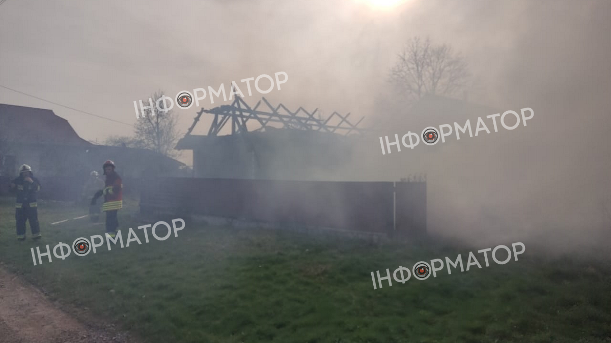 У Матеївецькій громаді з палаючої будівлі витягнули жінку 1