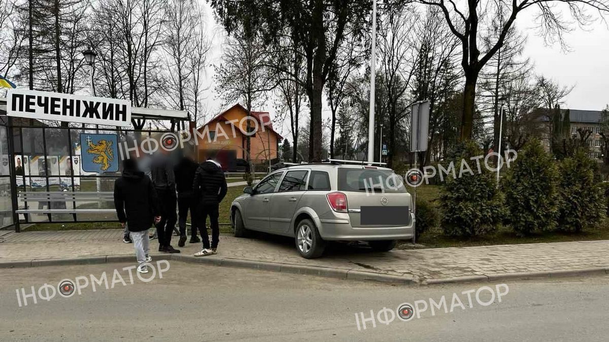 Що присудили керманичу, який влетів у автобусну зупинку в Печеніжині