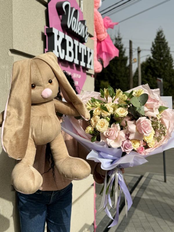 Букети, що творять спогади: у Коломиї запрацювала студія квітів та декору "Valen’s Flower" 1