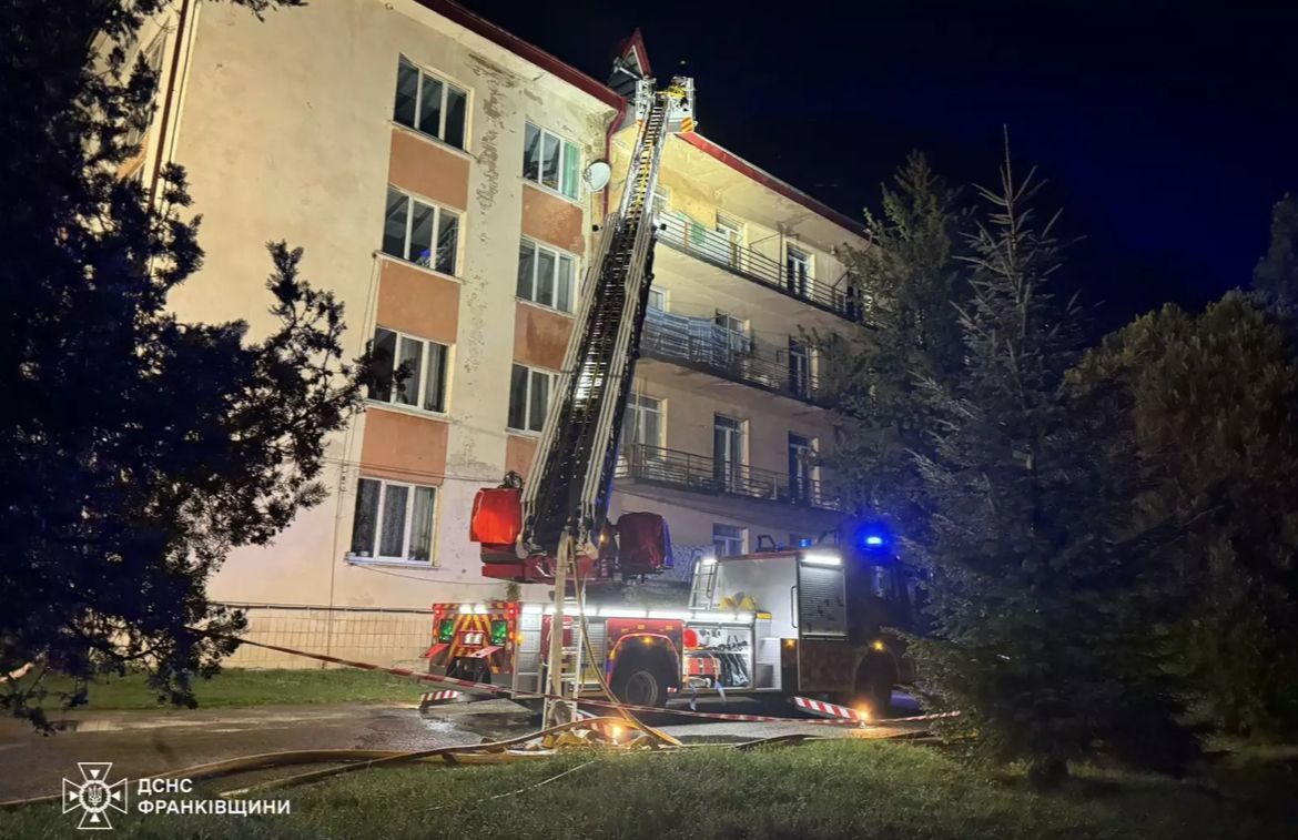 У Яремче спалахнула пожежа у лікарні: евакуювали майже три десятка людей