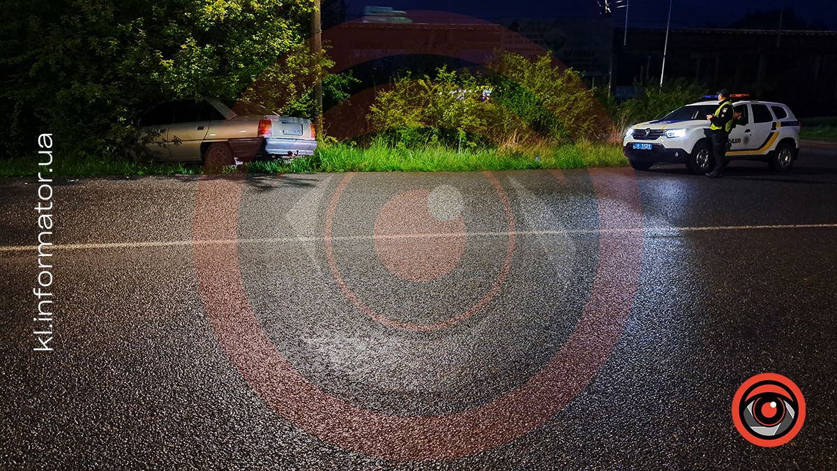 На вулиці Петлюри у Коломиї водій зʼїхав у кювет і втік з місця ДТП 1