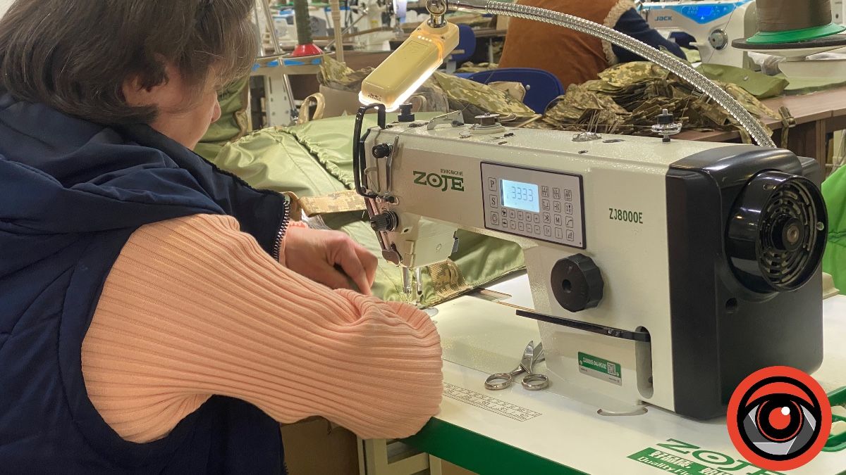 У Надвірній у швейному цеху "Джавеліна" виготовляють амуніцію для захисників 2