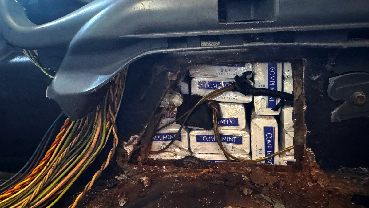 Прикордонники виявили у автомобілі чоловіка понад 350 пачок сигарет без акцизу 2