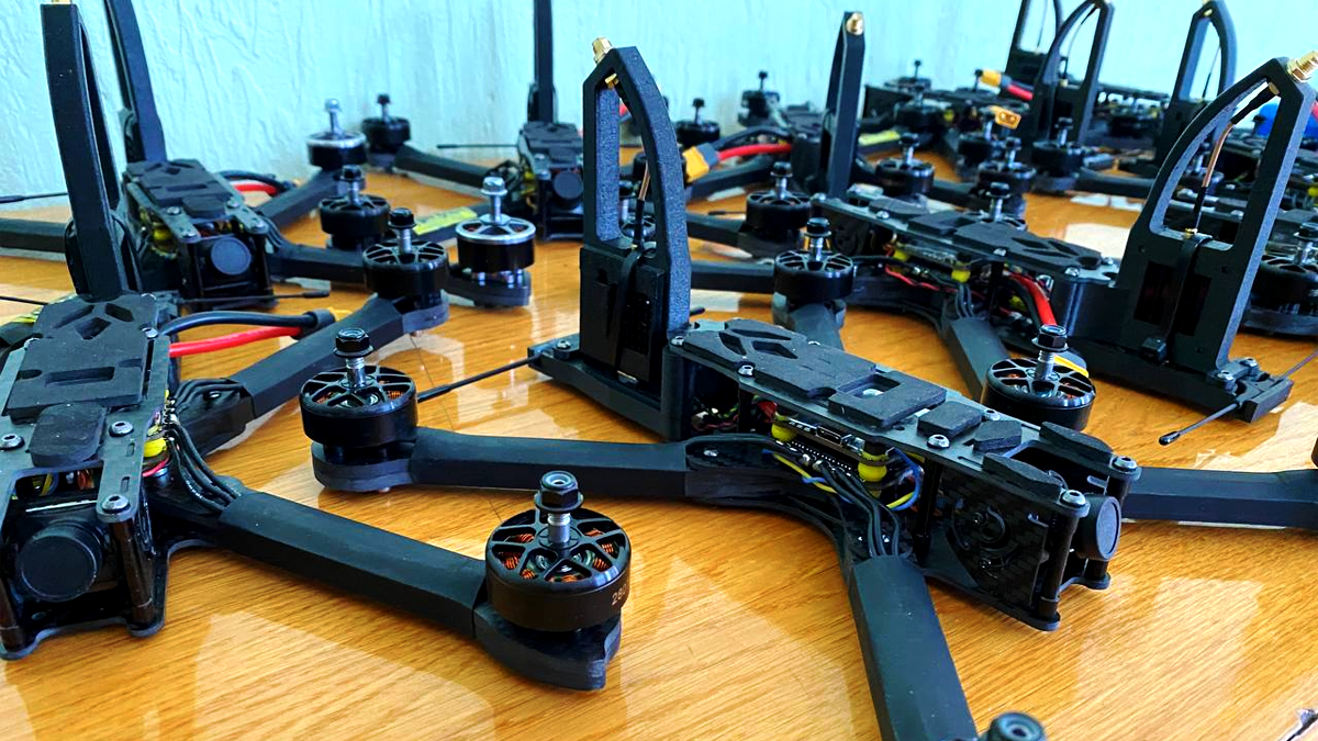 Городенківська громада передала 15 квадрокоптерів FPV для військовослужбовців 1