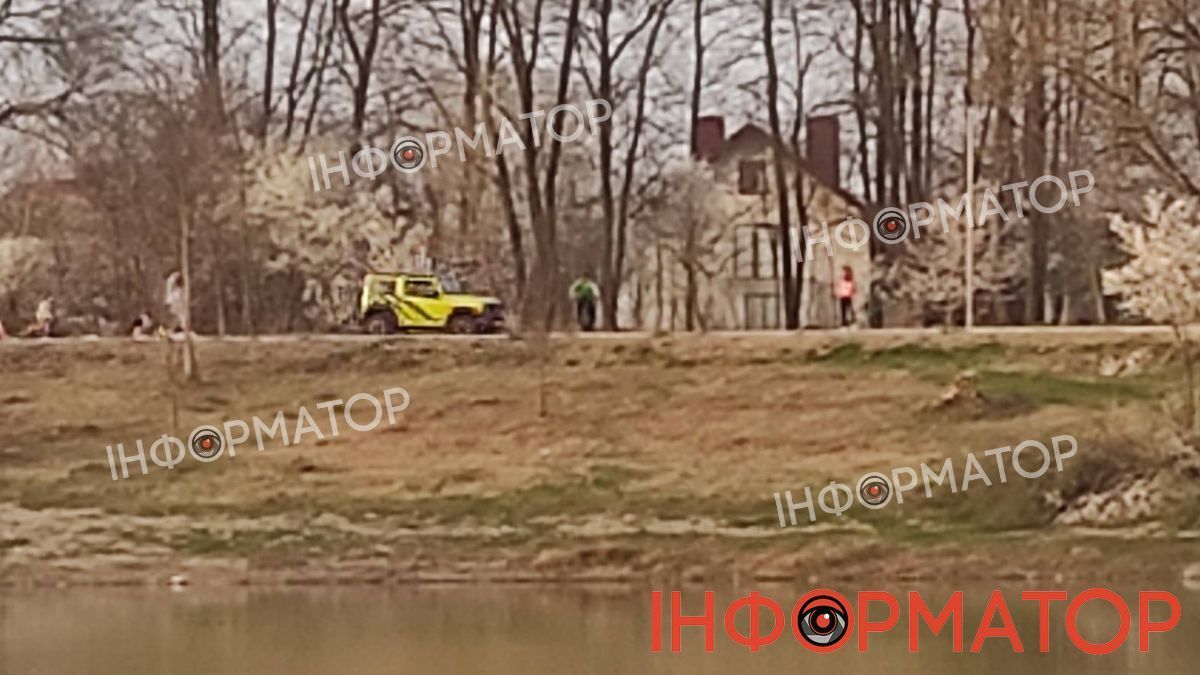 По пішохідних доріжках Шевченківського озера в Коломиї їздила машина, ймовірно, міського голови 2