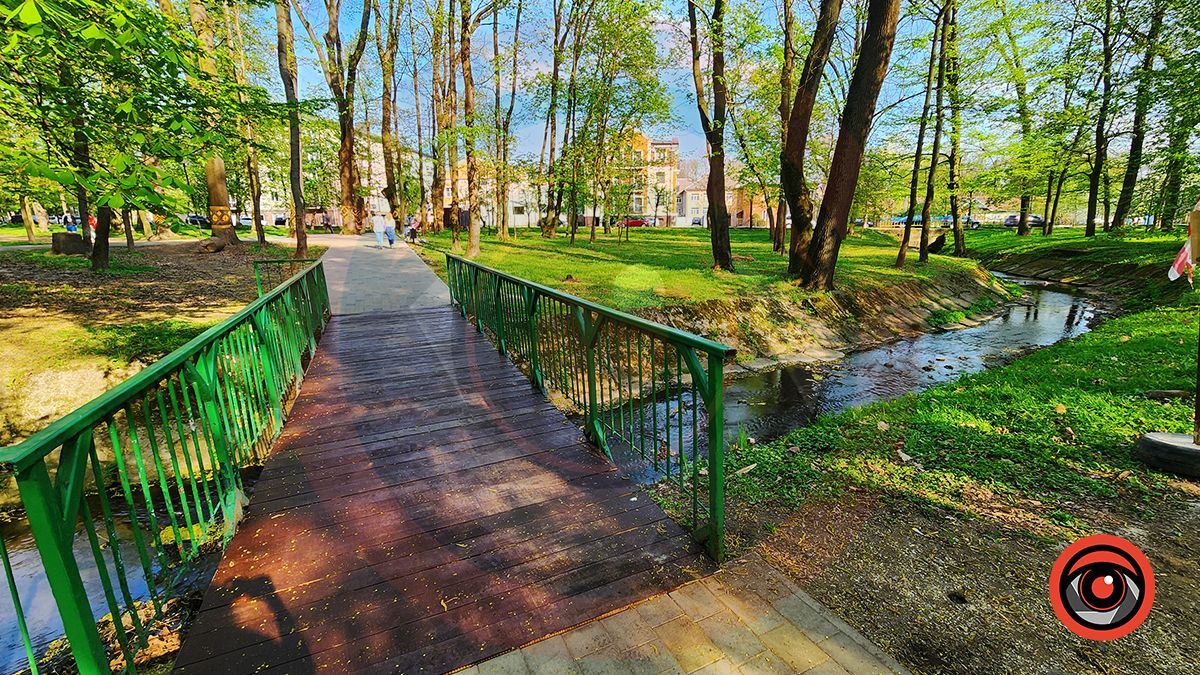 У міському парку Коломиї відремонтували місток 2