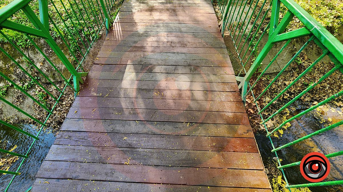 У міському парку Коломиї відремонтували місток 1