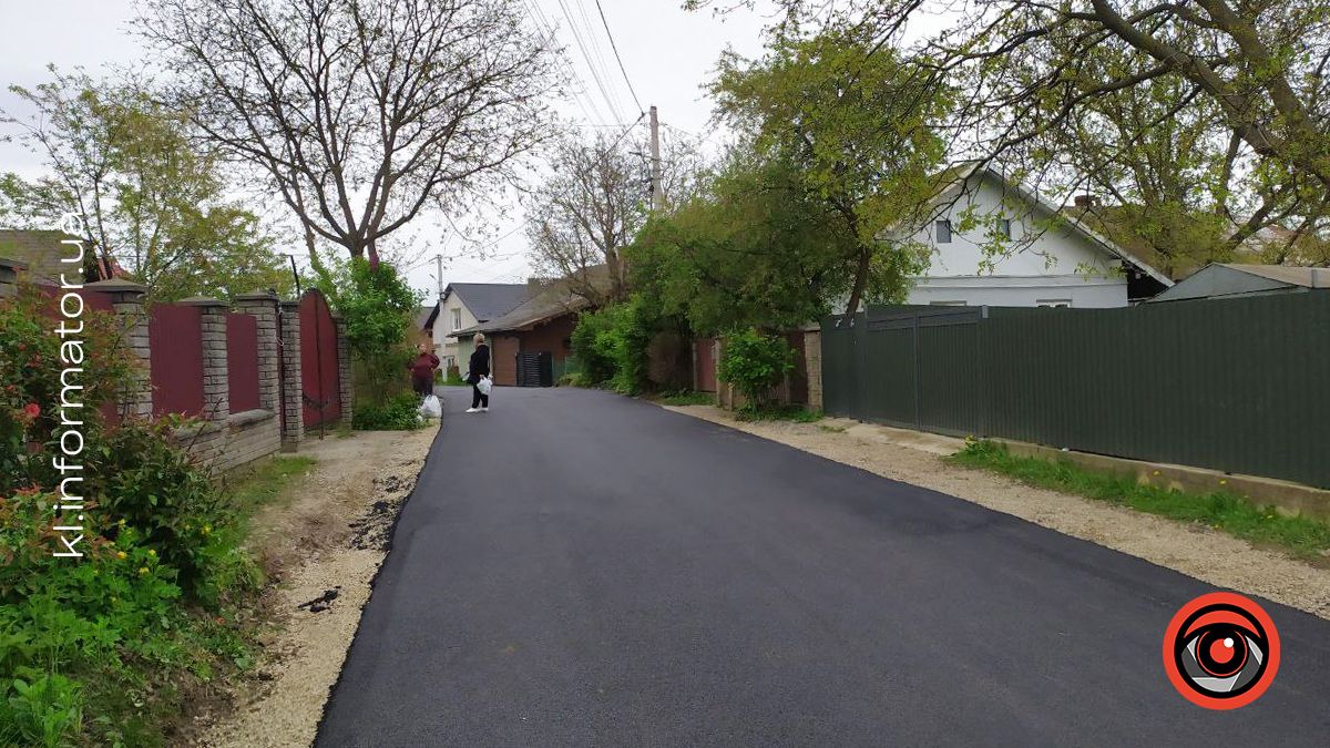 Свіженький асфальт постелили на вул. Войнаровського у Коломиї 4