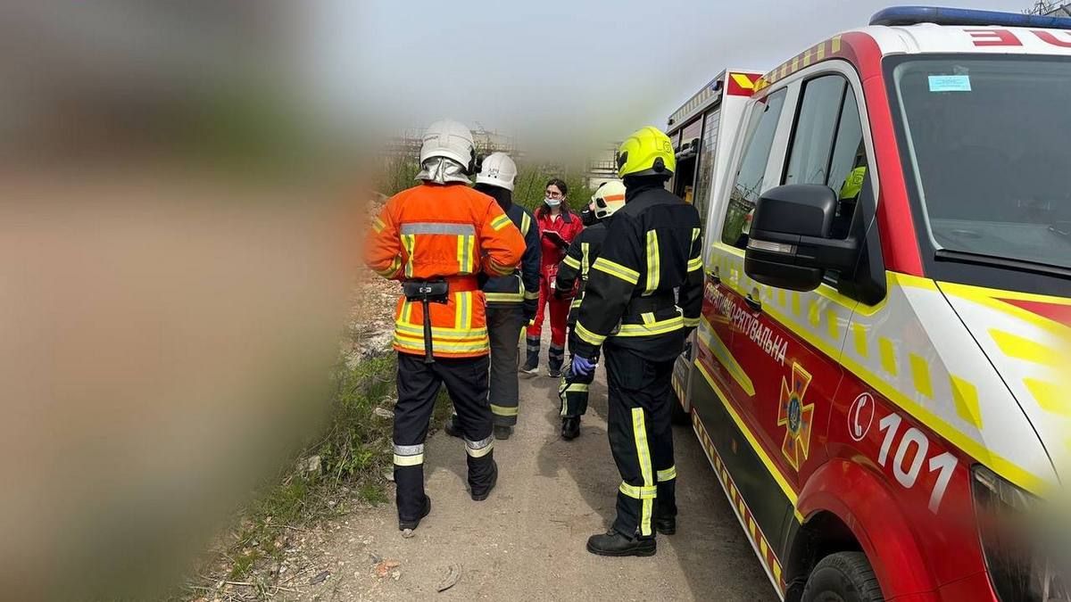 Трагедія на Прикарпатті: чоловіка на смерть притисло будівельними конструкціями