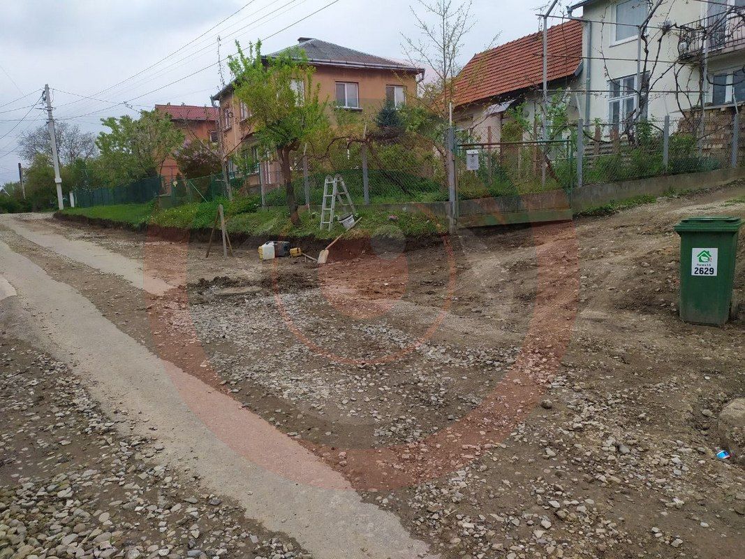 На вул. Войнаровського в середмісті Коломиї ведуть дорожні роботи: рух перекрито 3