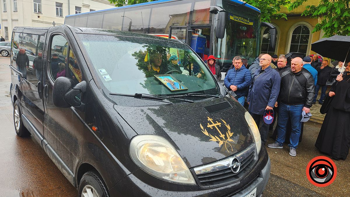 У Коломиї попрощалися з депутатом й меценатом Олександром Чемерисом 9