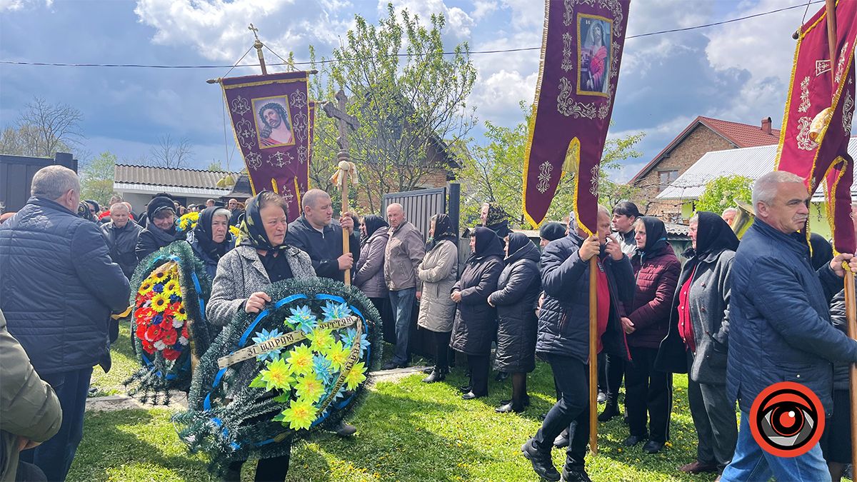 У Корничі назавжди попрощалися з воїном Миколою Настащуком 7