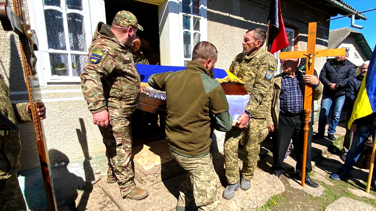 На Городенківщині в останню путь провели воїна Петра Гулина 1