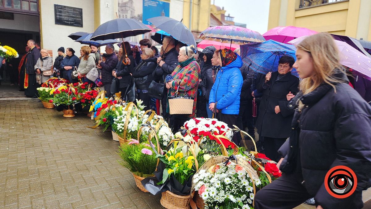 У Коломиї попрощалися з депутатом й меценатом Олександром Чемерисом 4