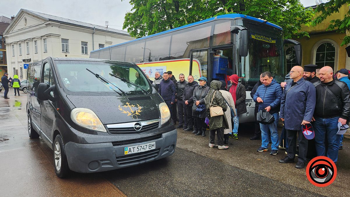 У Коломиї попрощалися з депутатом й меценатом Олександром Чемерисом 8