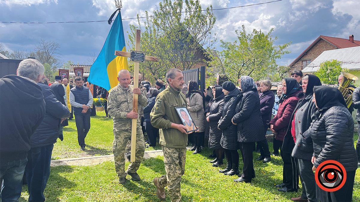 У Корничі назавжди попрощалися з воїном Миколою Настащуком 6